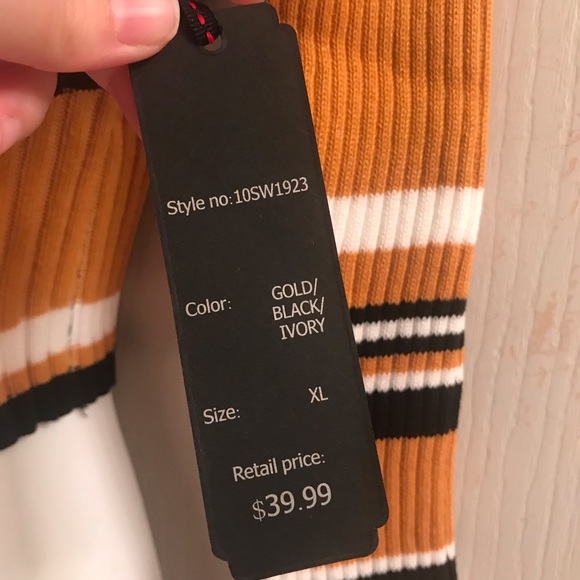 (XL) Stretchy Striped & Ribbed Cropped Sweater - Picture 3 of 4